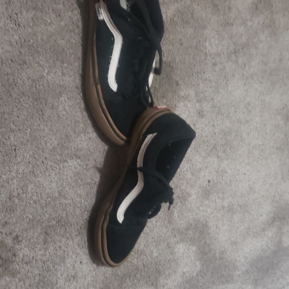 Vans - Picture 2 of 6